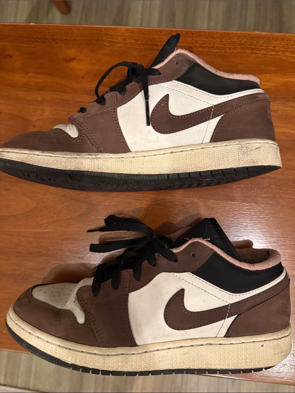 Nike Youth Low-Top Sneakers in Brown and White